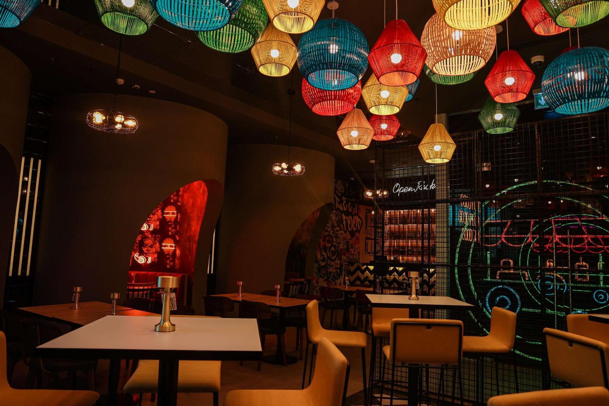 Doubletree By Hilton Fujairah City Exteriér fotografie Interior of the restaurant