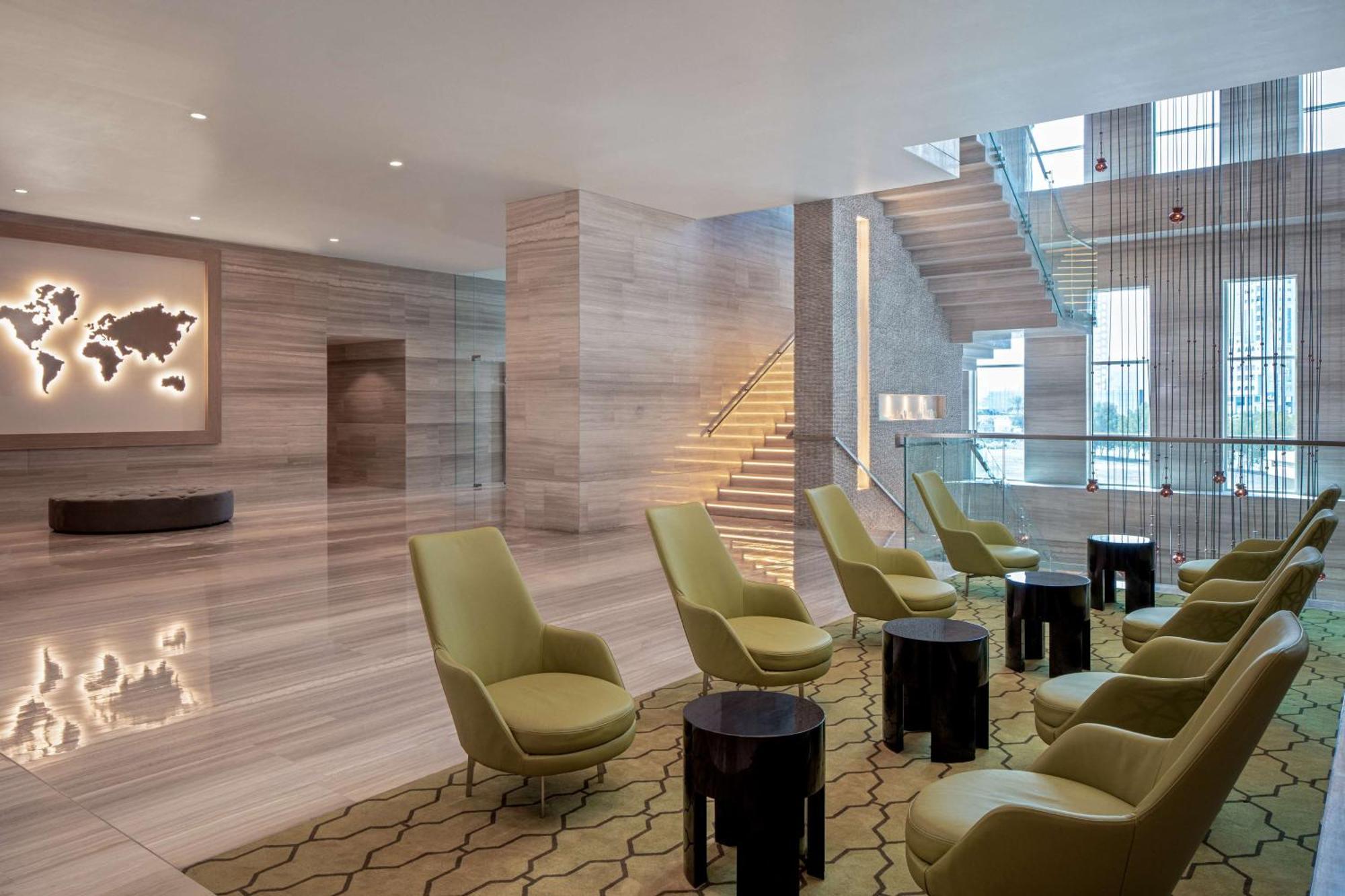 Doubletree By Hilton Fujairah City Exteriér fotografie The lobby of the hotel