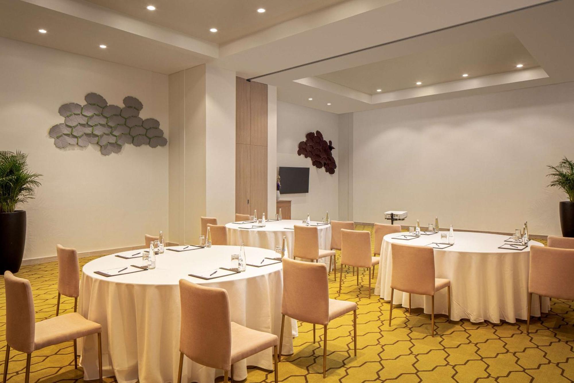 Doubletree By Hilton Fujairah City Exteriér fotografie Meeting room