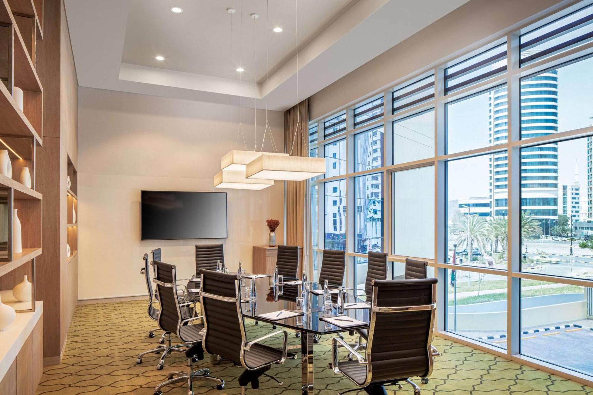 Doubletree By Hilton Fujairah City Exteriér fotografie Meeting room