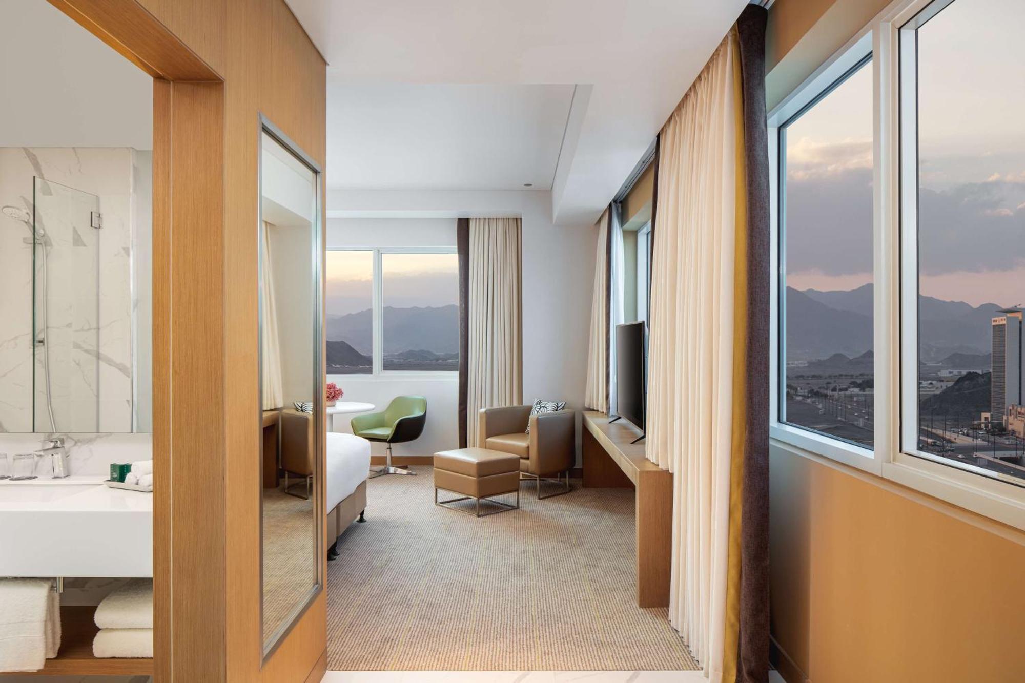 Doubletree By Hilton Fujairah City Exteriér fotografie A room at the hotel