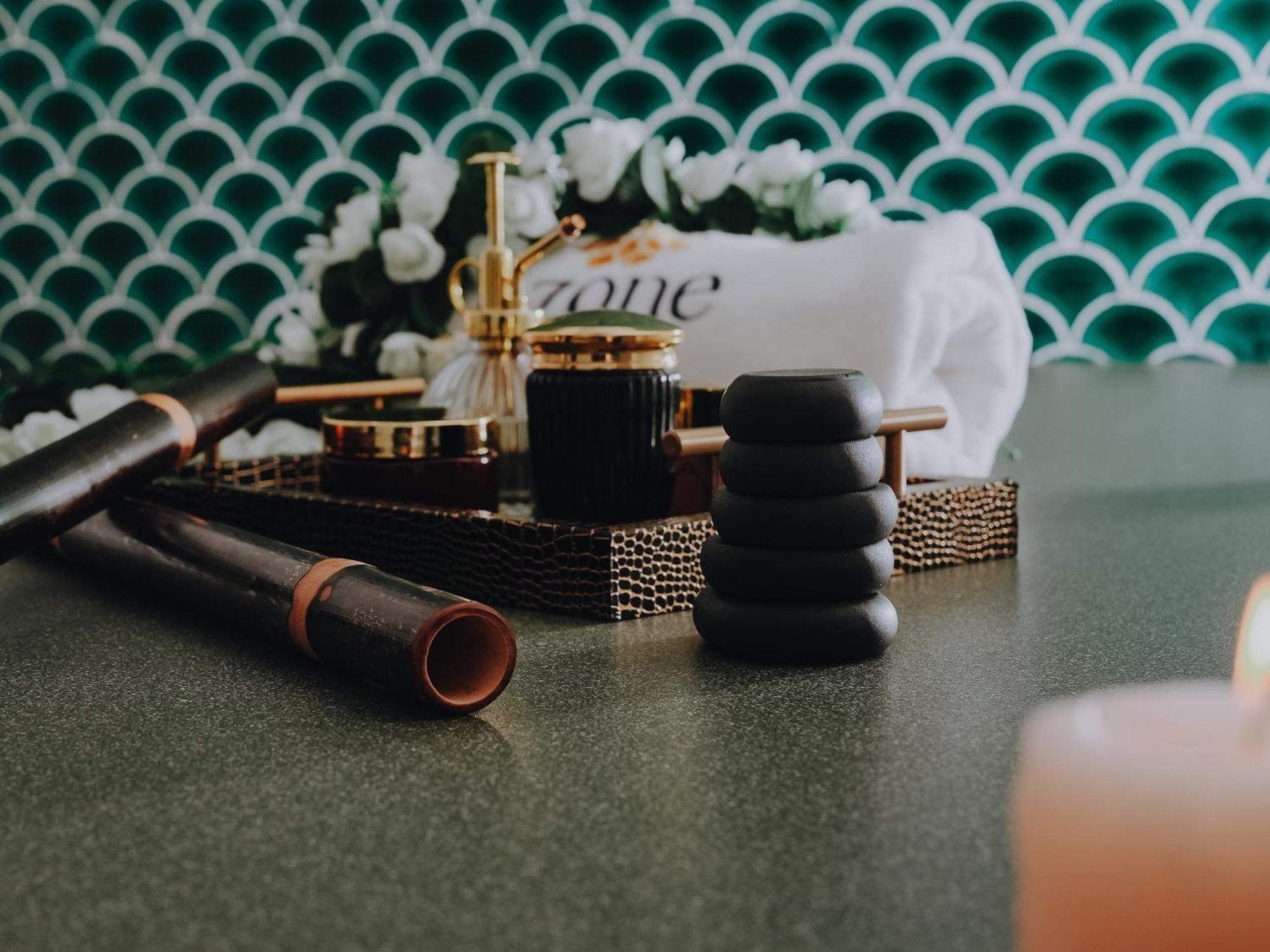 Doubletree By Hilton Fujairah City Exteriér fotografie A collection of makeup products