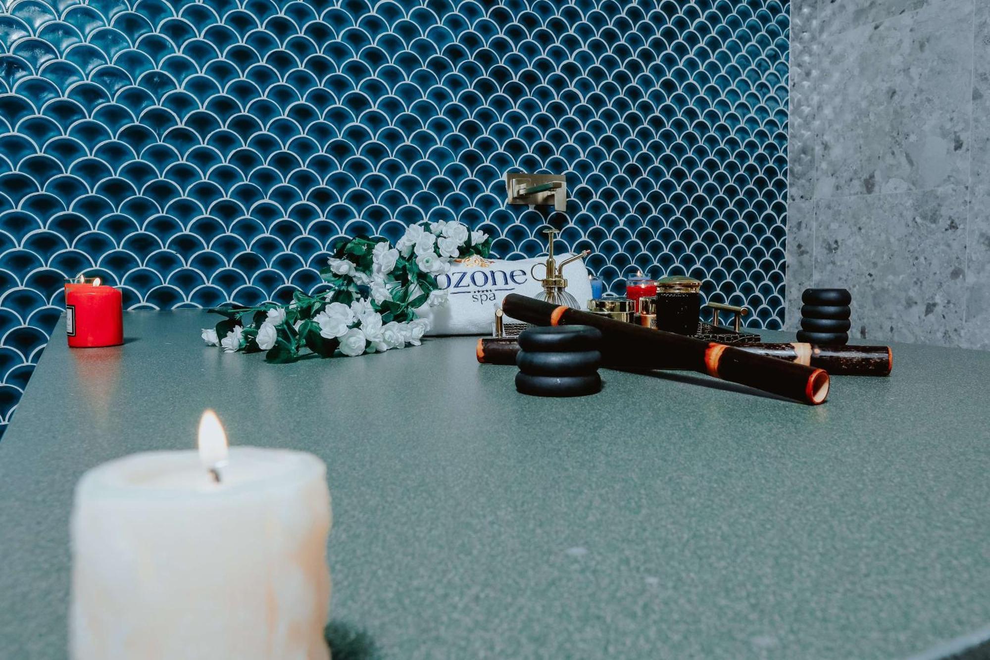 Doubletree By Hilton Fujairah City Exteriér fotografie A candle and incense